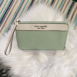 Kate Spade New York Medium L-Zip Wristlet -EUC